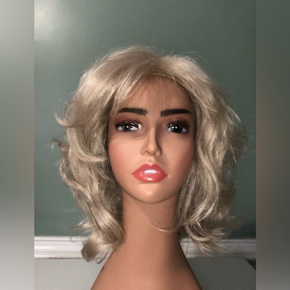 Paula Young wig - Alma - color platinum blonde 101